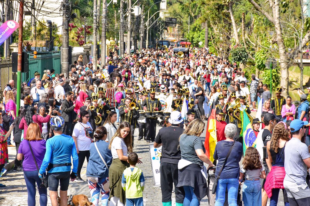 Praça no centro de Nova Friburgo terá aulas gratuitas de xadrez neste fim  de semana