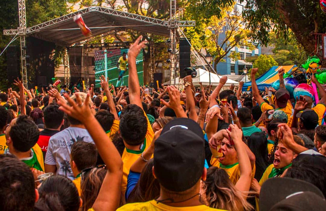 Telão da Prefeitura transmite jogos da Copa ao vivo na Boca