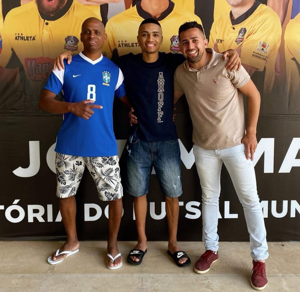 Leozinho é eleito melhor jogador jovem do mundo pela segunda vez