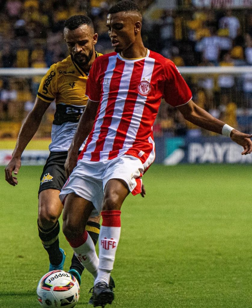 Leozinho é eleito melhor jogador jovem do mundo pela segunda vez