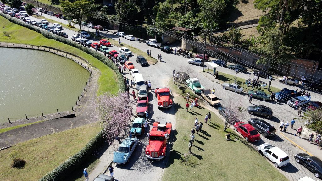 CORRIDA DE CARROS ANTIGOS NAS RUAS DE PETRÓPOLIS NO 2º CIRCUITO IMPERIAL DE  AUTOMOBILISMO 