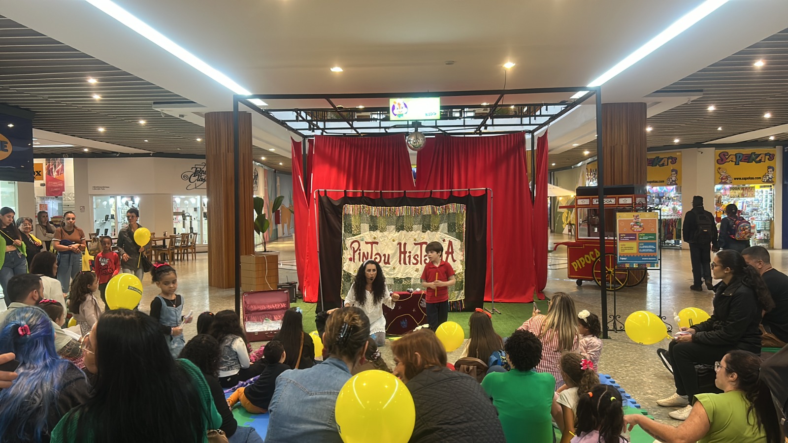 Contação de história e Teatrinho no HiperShopping
